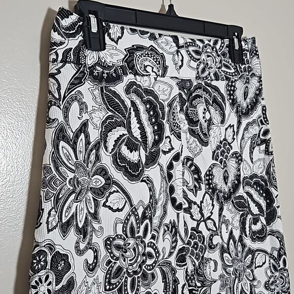 Geoffrey Beene Sport Black White Floral A Line Skirt Sz 4 - Picture 3 of 9